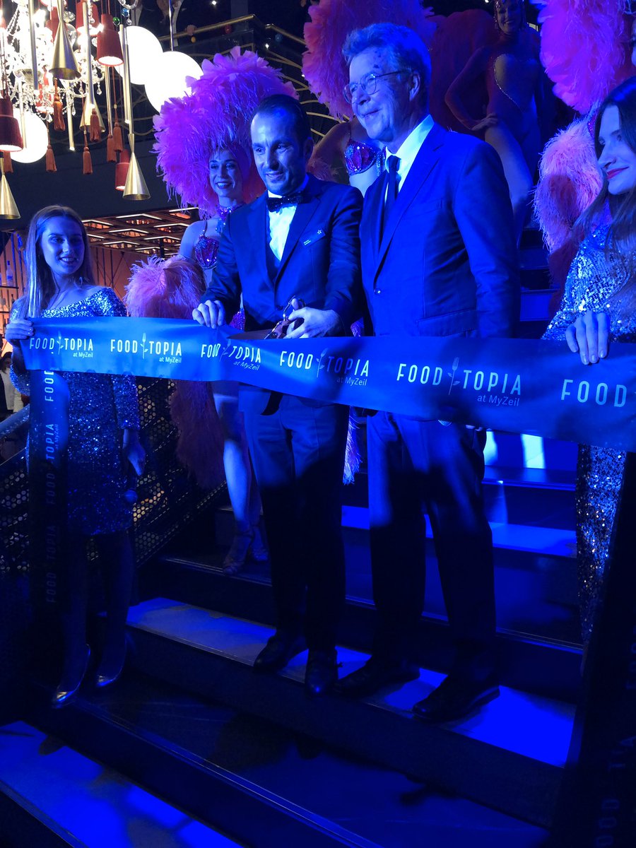Marcus300478's tweet photo. Unglaublich! 🎬⭐️
Die ASTOR Film Lounge im MyZeil ist nun offiziell eröffnet.
Wir freuen uns riesig auf die gemeinsame Zukunft.
Überzeugt Euch selber von diesem einzigartigen Kinoerlebnis. 🎥 https://t.co/qzFrPTp1Kz
