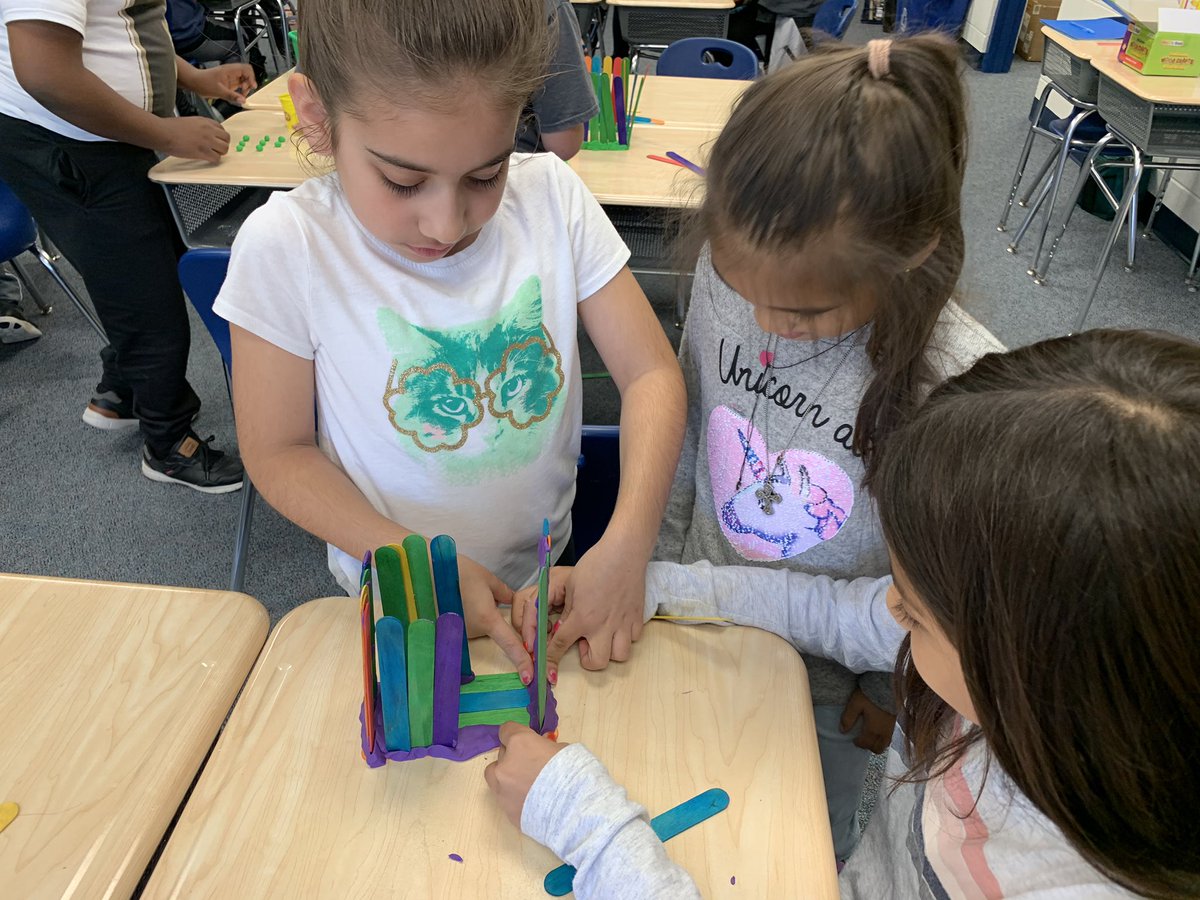 msbarr4th's tweet photo. Engineering Week in the STEAM Lab. #4thgrade designs Jamestown Forts while #3rdgrade designs their version of Great Wall of China 🇨🇳 https://t.co/Db7tifxZFd