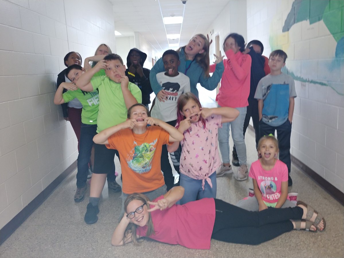 EmilyFWinters's tweet photo. Im Too Bright for Drugs!!! #bridgetonelementaryschool #sailandprevail https://t.co/fl5329iAsS
