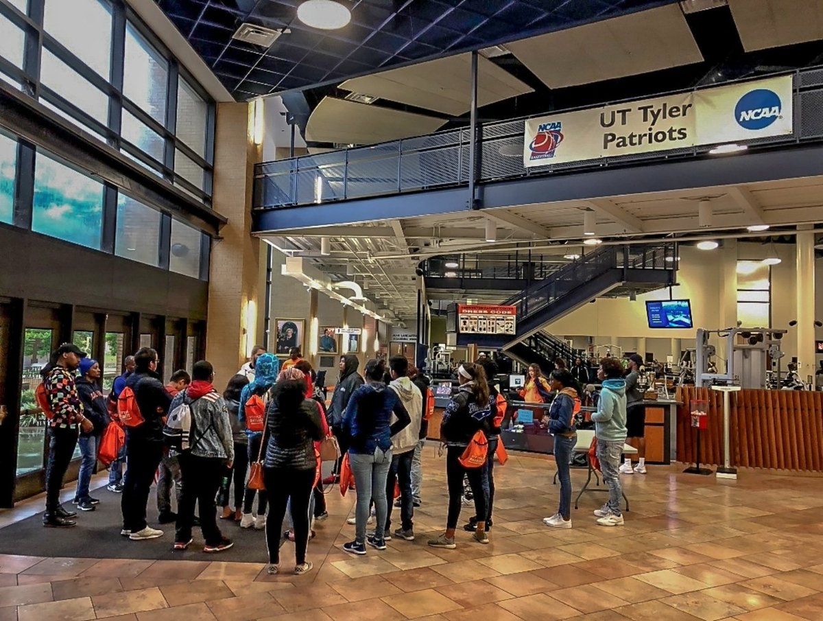 summit_school's tweet photo. Some of our kids mentioned that they can see themselves attending @uttyler  Such a great school with awesome opportunities! Great things coming! #Theplacesyouwillgo #SummitHighSchool #Summitisd #MansfieldIsd #Mansfield #CollegeReadiness #SHS #SHSCollegeTours #Opportunities https://t.co/YRdsNePUwH