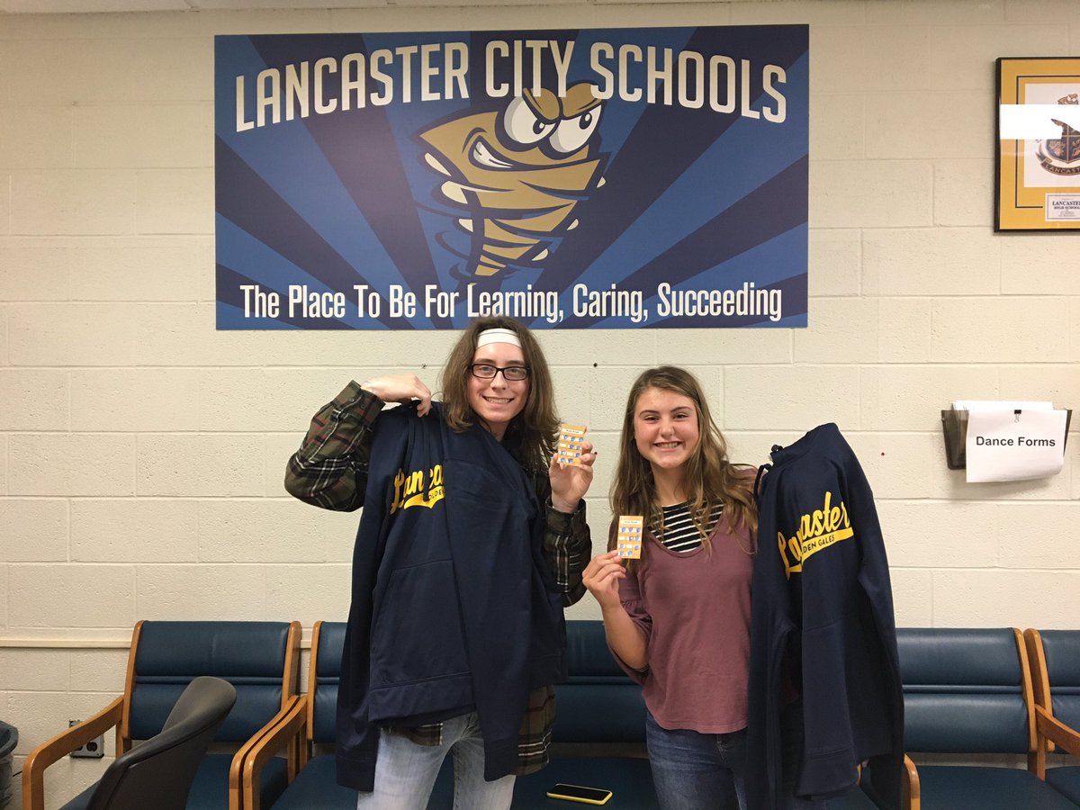 LHSMrKnuckles's tweet photo. BIG GALE TRAIL NEWS! We just handed out our first sweatshirts to Sydney Call and Brian Nameth, who both reached the 9 stamp mark! GALE PRIDE BABY! #GalesUNITED #granvillepike #cantheycompletethecard https://t.co/J9IeNrrppj