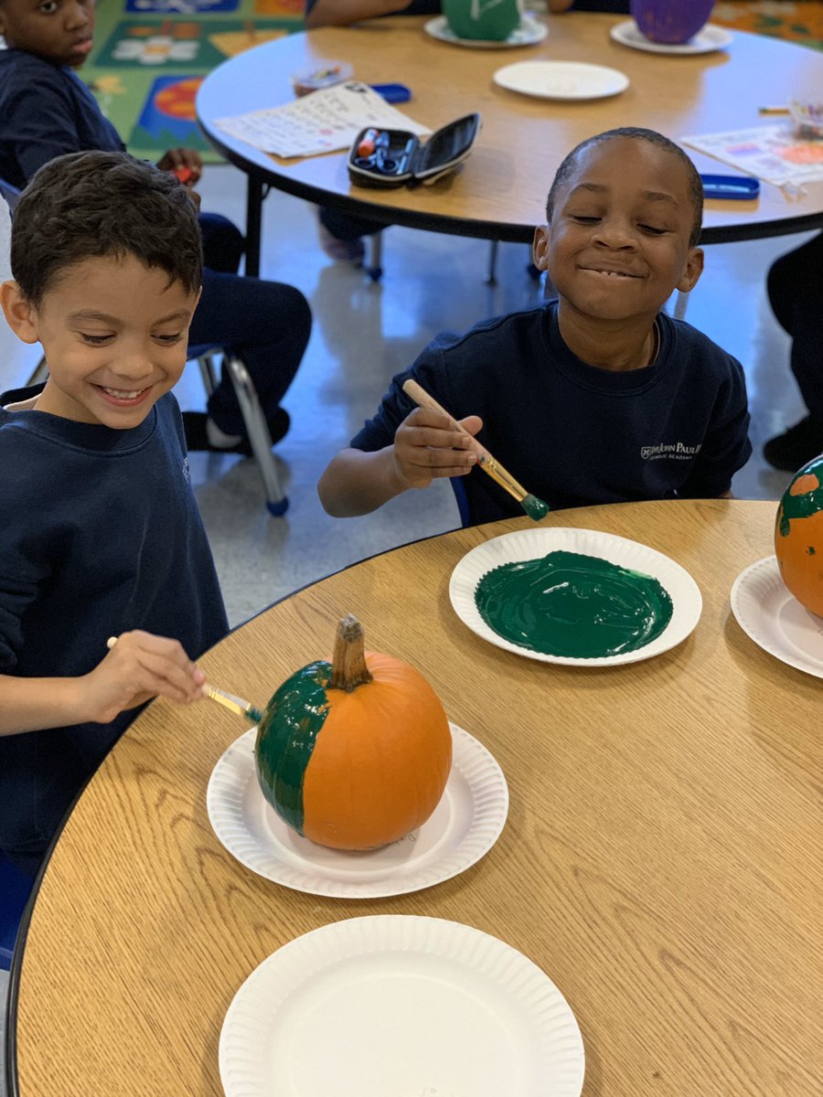AMilotx12's tweet photo. Pumpkin painting this afternoon! @SJP2CALowerMill 🎃 https://t.co/hLg7BTI3Lz
