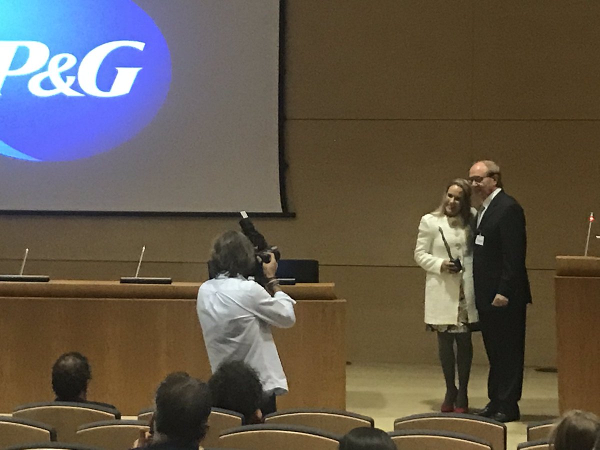 P&G España tweet media