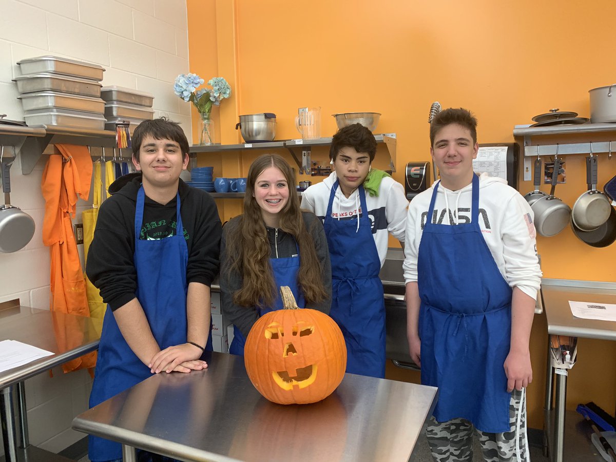 PehsArts's tweet photo. Vote for your favorite 6th period kitchen group pumpkin! https://t.co/w4jrCUttLT