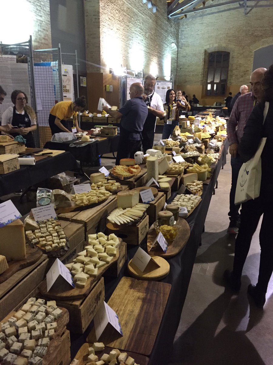 redqueserias's tweet image. El queso es leche cruda y bacterias, lo demás es ilusión #QueRed #Valenciarawmilk2019 #FACEnetwork