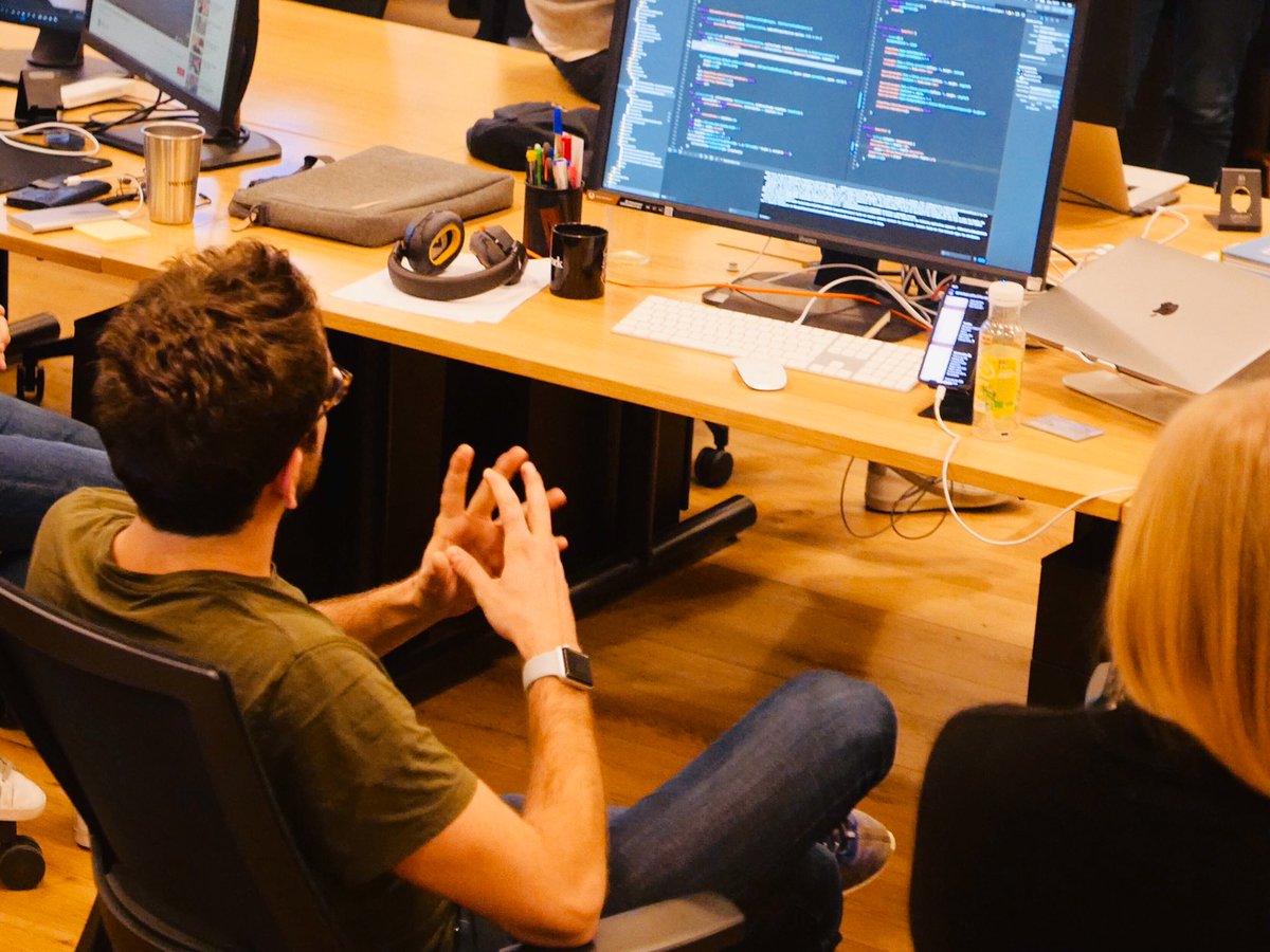 cedric_o's tweet image. La France est devenu un acteur mondial incontournable du jeu vidéo grâce à nos entreprises innovantes, comme le montre le #BaromètreJV que m’a remis le @SNJV_fr et l’exemple de #Voodoo, pépite du #Next40 qui nous accueille. Bravo à tous pour votre travail. Continuez !