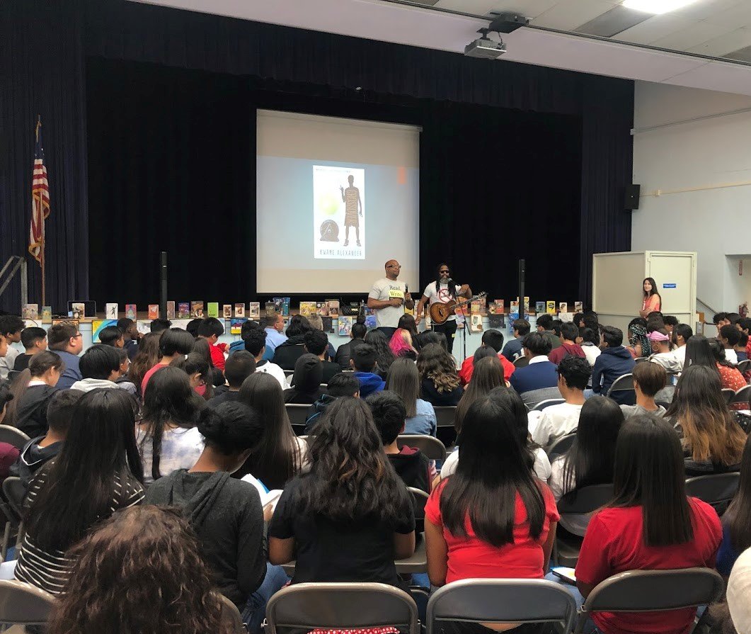 OneBookSD's tweet image. THANK YOU to 2019 One Book for Teens author @kwamealexander and  Randy Preston for inspiring 400 kids at Wilson Middle School @sdschools! It was a day we&apos;ll never forget. :) #OneBookSD #OneBookForTeens #OBOSD #OneBookOneSanDiego