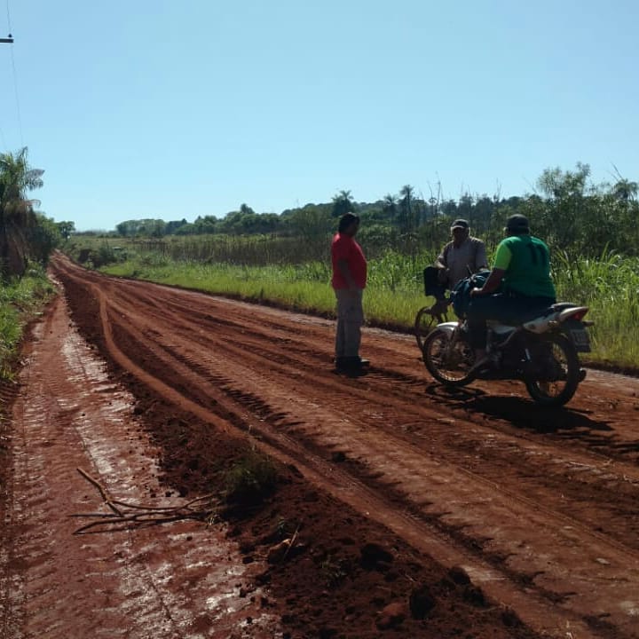 GatoRodriguez17's tweet photo. La Municipalidad de Posadas realiza arreglo de calle terrada ingreso a barrio Estepa zona muy transitada por vecinos y transporte de ladrillo @muniposadas @ObrasPublicasOk @sanabria_gaston https://t.co/pVmeGsGdas