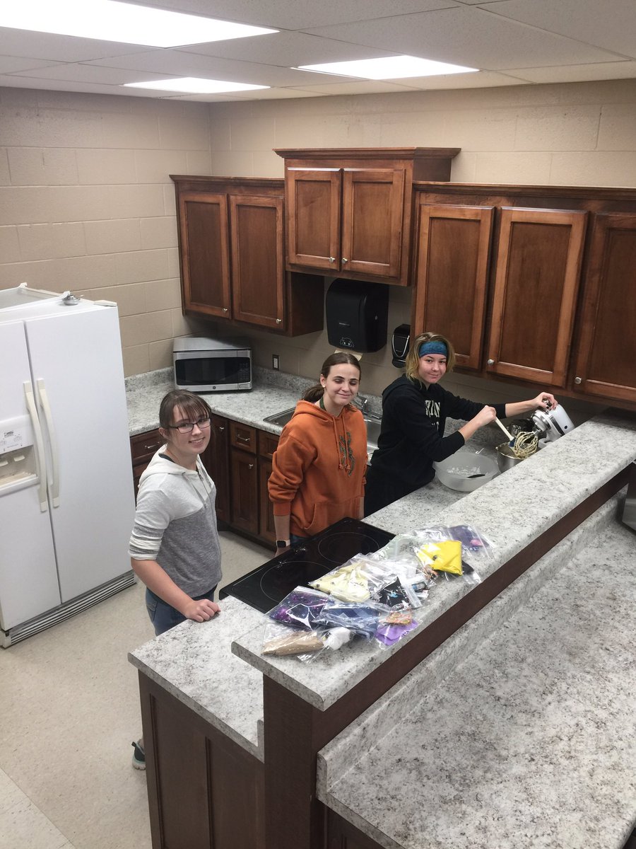 PattiLopp's tweet photo. @LCHSone Chefs at work in Mrs. Lopp’s room! https://t.co/GEqIfr3JRi