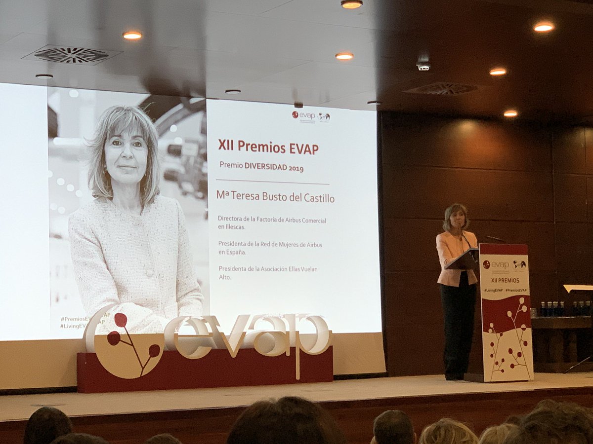 #PremiosEvap #LivingEVAP @evap_bpw <a href="/urbem_es/">Urbem, S.A.</a> <a href="/IVEFAasociacion/">IVEFA</a> @APCValencia Primera premiada: Maria Teresa Busto del Castillo. “Las mujeres no somos visibles, debemos visibilizarnos”