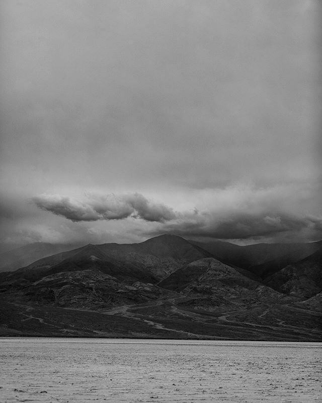 Peytonbarrett1's tweet photo. the mountains won’t remember me
#photos #photochallenge #photographer #photoadaychallenge #photobomb #photoshoot #phototag_it #moodyports #sanddunes #california #photocollage #moodyports #moodygrams #photogram #exploretocreate #landscape #landscape_capt… https://t.co/RroL9bdOK3 https://t.co/vdr5hczPG3