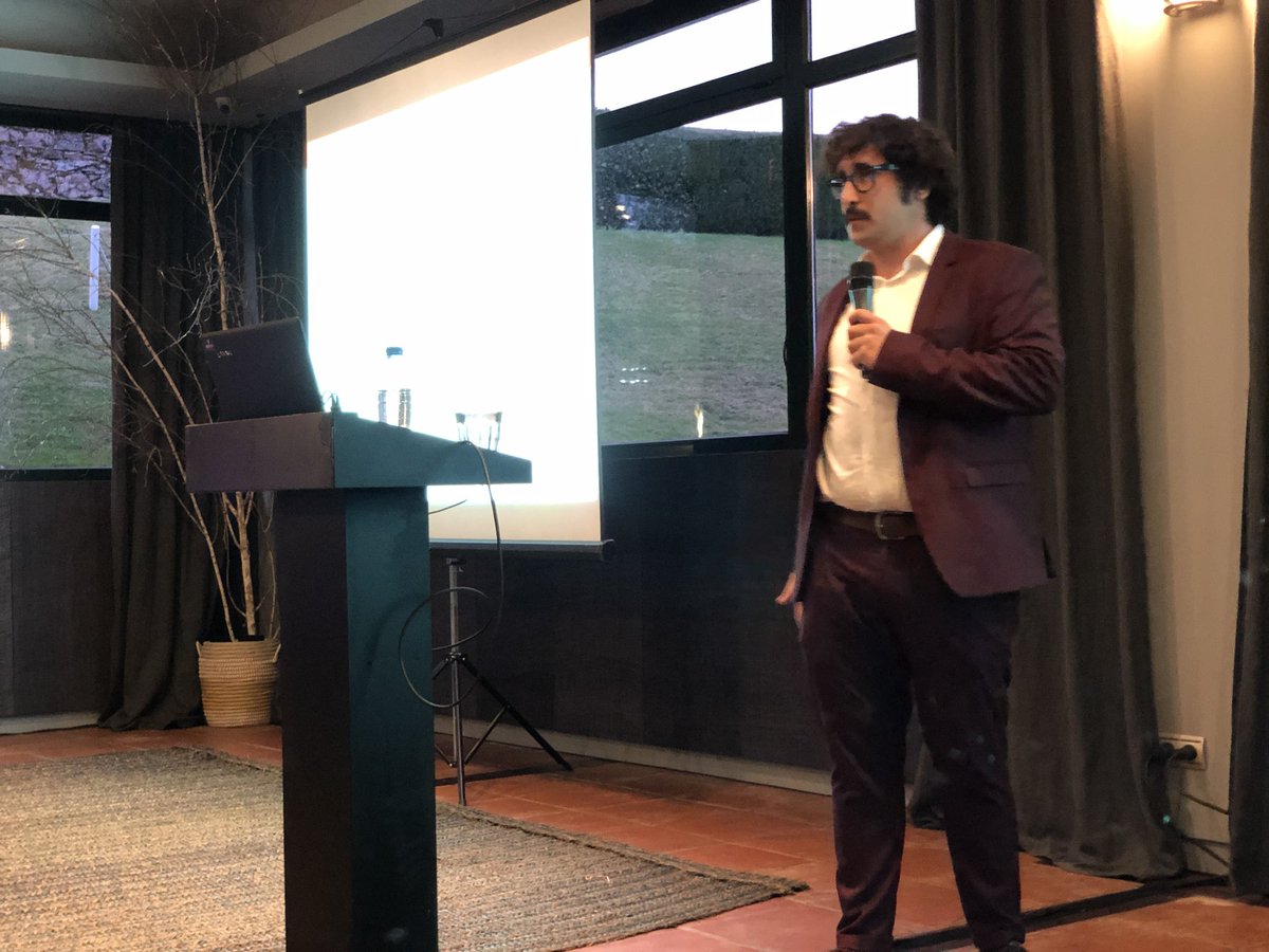 LeonBlockchain's tweet photo. .@alvarocobarro de @bitcobie demostrando cómo comprar criptos y pagar con ellas es tan fácil como comprar una botella de agua con el #Xpos de @PundiXLabs y haciendo un inciso para reclamar que la ley del #sandbox salga del cajon en el que lleva 15 meses 👏👏👏.#SandboxYA https://t.co/PhF72IKs0u