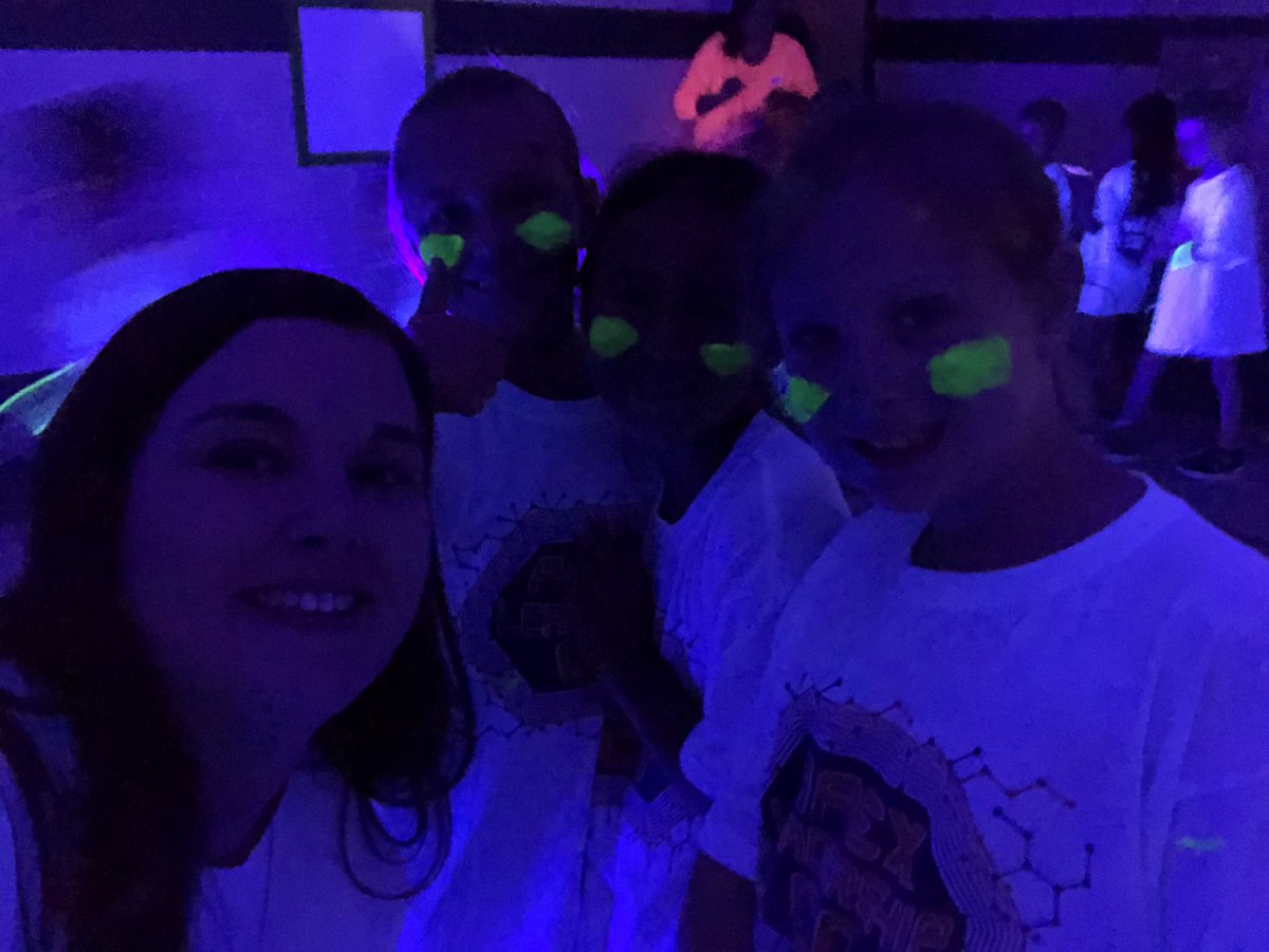 Nicole Williams 🐾📚 tweet media