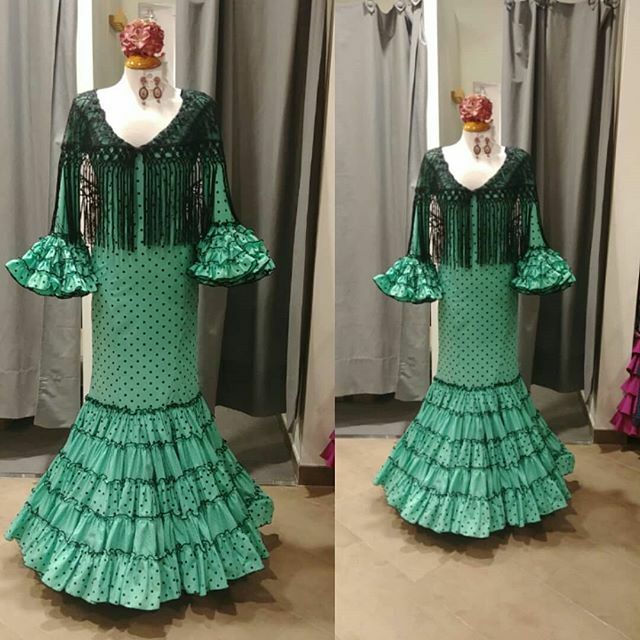 Trajes de Flamenca on Twitter: "#TrajesdeFlamenca #ModaFlamenca #Sevilla Mirad que canastero verde lunar negro mas espectacular tenemos en la tienda, esta de #oferta y una talla 38, ideal para feria