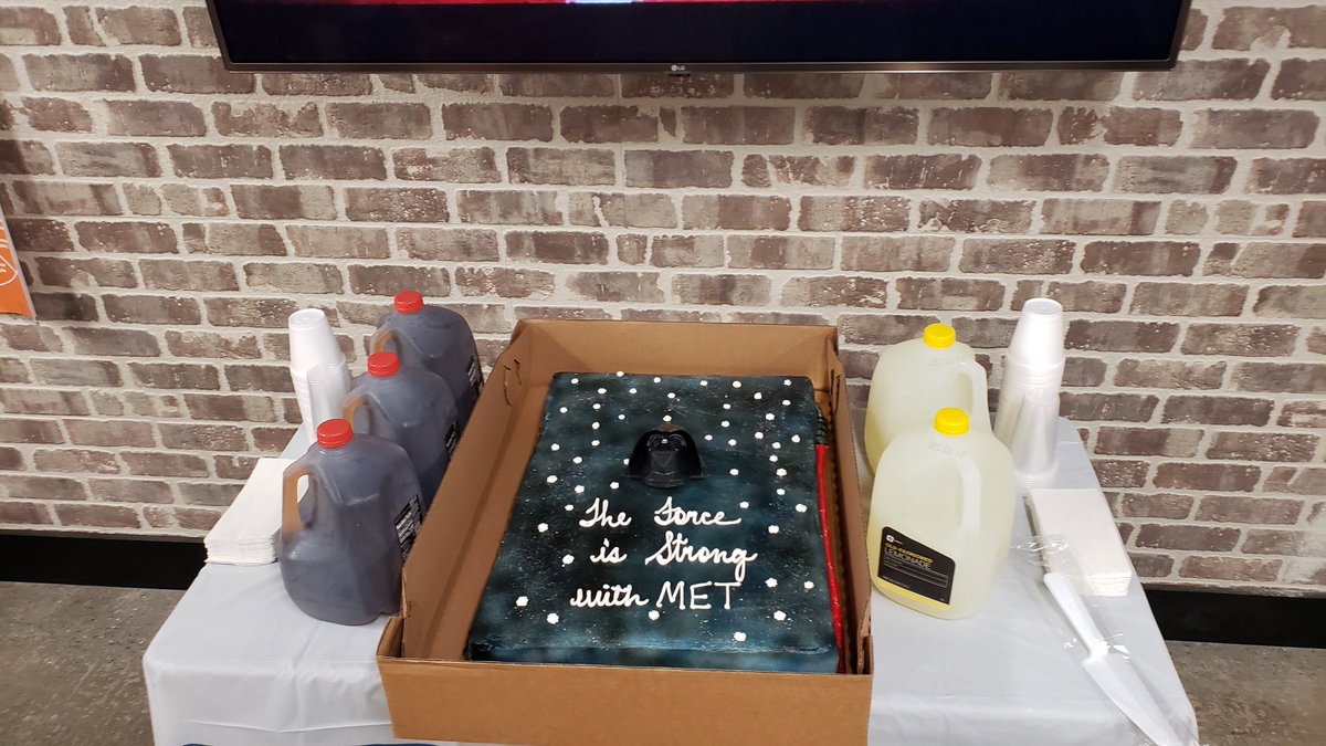 giddens_mark's tweet photo. Team 106 celebrates MET Partnership Week! #MIDSOUTHONEHD https://t.co/pYlSN00J3t