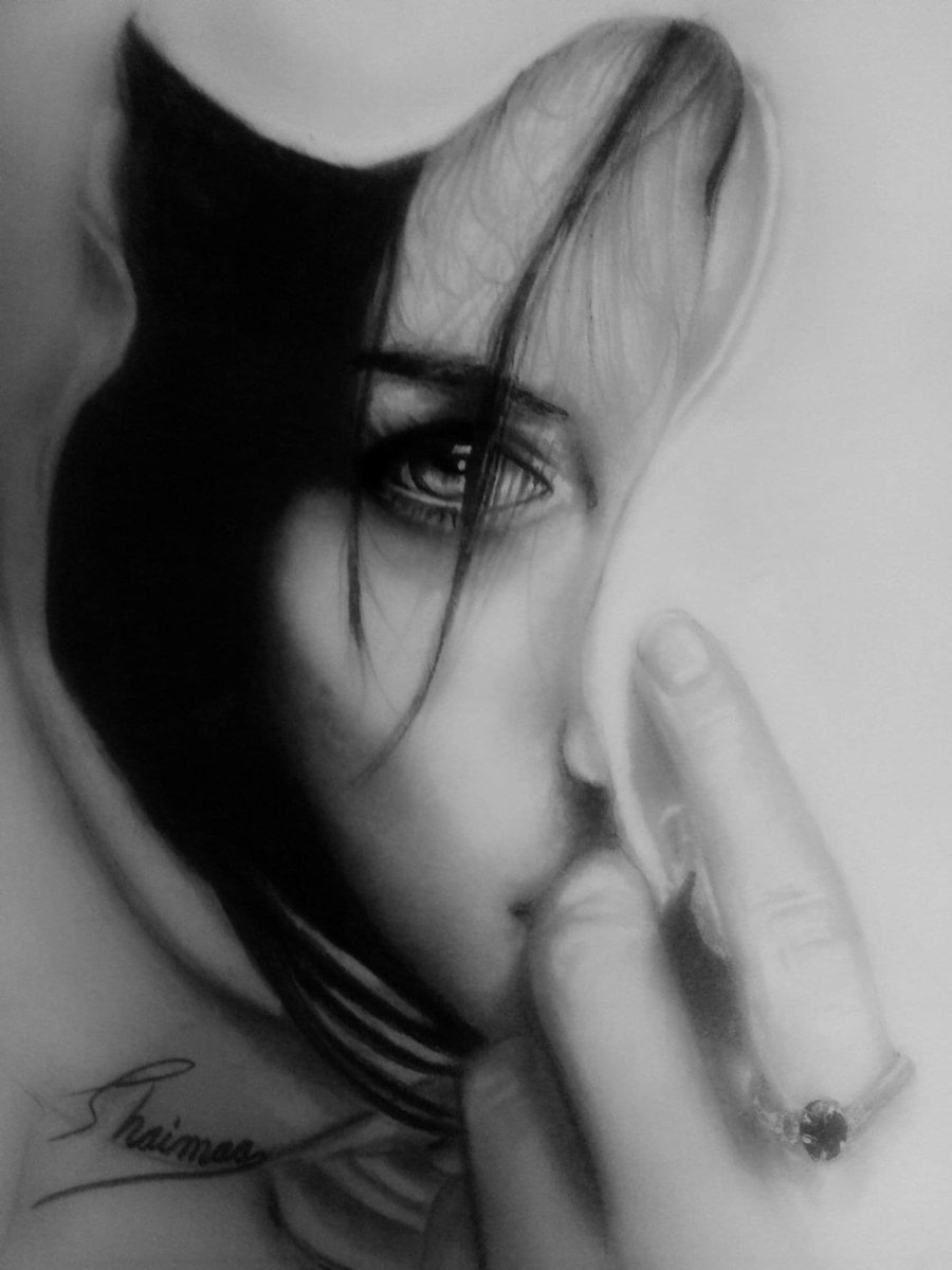 أنتَ تُجيدُ الغزَل
وأنا أُجيدُ الكتابة...
كِلانا يكذبُ بطريقةٍ مُهذبة .