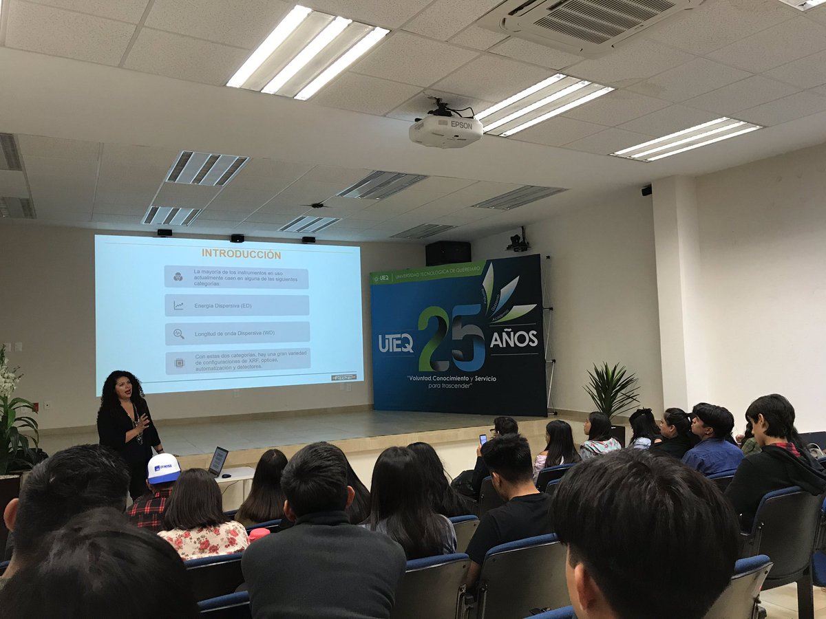 HelmutFischerMx's tweet image. Compartiendo nuestra experiencia con los alumnos del congreso NANOCYTEQ en la conferencia: 
"Caracterización de materiales mediante el método de energía dispersiva por fluorescencia de Rayos-X”
#MeasuringMadeEasy #Nanocyteq2019