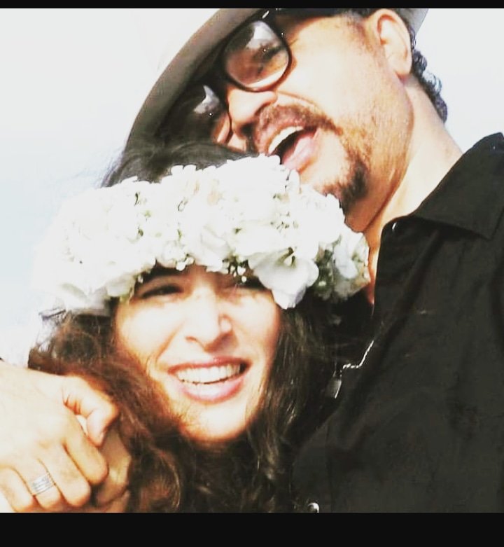 HENYAtejeda's tweet photo. Él: Ay brujita tu sí eres traviesa!
Yo: que me dices de ti Fernando? tu no te quedas atrás ni por un poquito, por eso es que nos caemos bien!
Él: Tú si fuñes Henyita!
Yo: Unju!
#TBT
Lo celebro de oro, no lo lloro! #Henya #FernandoEchavarría #LaFamiliaAndré #Fuson https://t.co/QaBuQ3aKfh