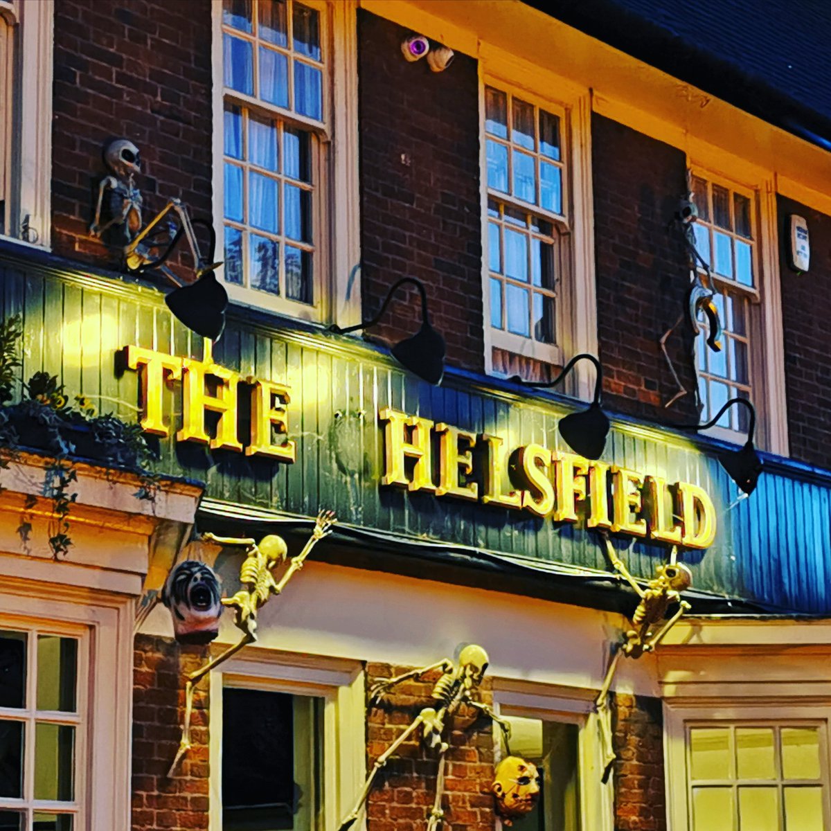No longer saving The Chelsfield but we love this. The enthusiasm for Halloween by the manager is next level. #Halloween #halloween2019 #orpington #bromley #pub #pubs #kent <a href="/NewsShopper/">News Shopper</a> <a href="/bromleyboronews/">Bromley Borough News</a> <a href="/BromleyTimes/">Bromley Times</a> #Skeleton One of them stole the 'C'. 🤣 <a href="/CAMRAbromley/">Bromley CAMRA</a>