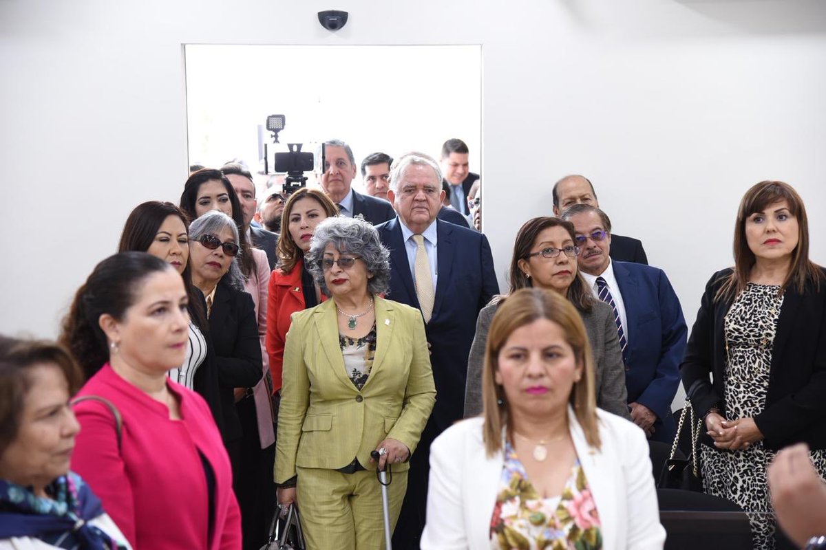 TSJVer's tweet photo. El Magistrado Presidente del #PJVer, @EdelAlvarezP, realizó un recorrido por la Ciudad Judicial de Pacho Viejo, en la cual se crearon dos nuevas salas de juicios orales y dos juzgados de juicio oral. https://t.co/SexjmRkqbn
