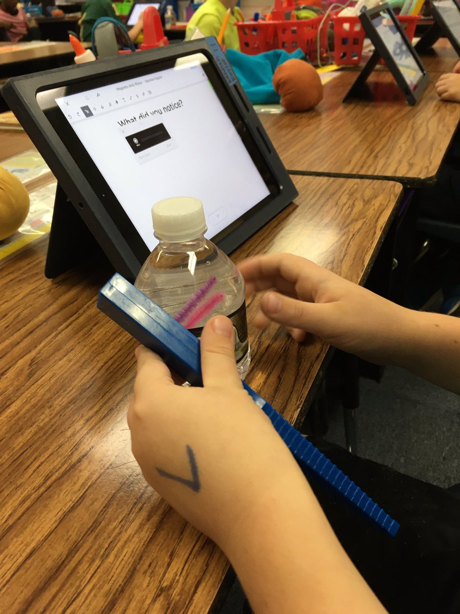 marla_jaynes's tweet photo. Magnets work through water! 1st grade science experiments! #1MidwayScience @SVEmisd @MidwayISD https://t.co/l3oLKy9nkn