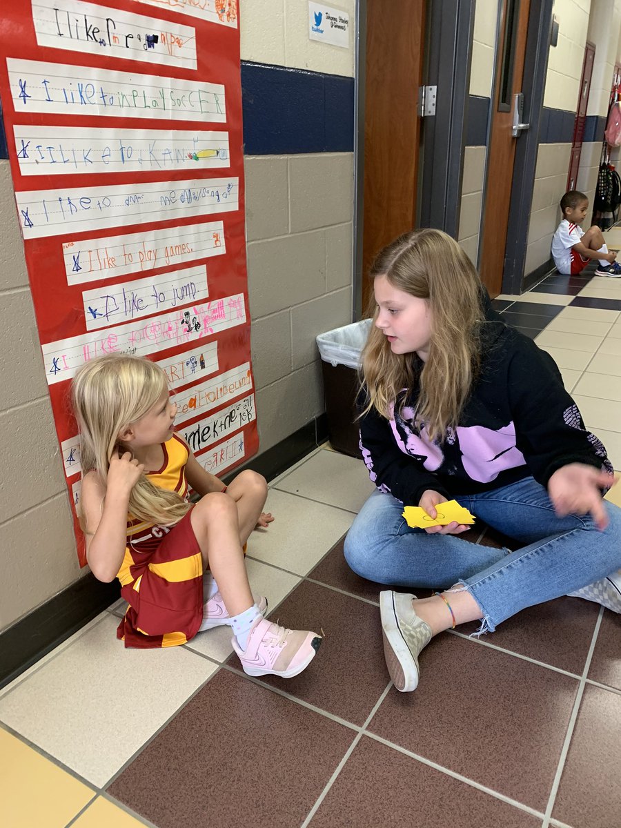 bstiles61's tweet photo. Sixth grade mentors helping our younger Dragons! @bstiles61 @Deretchin https://t.co/dpNhRYJsXx
