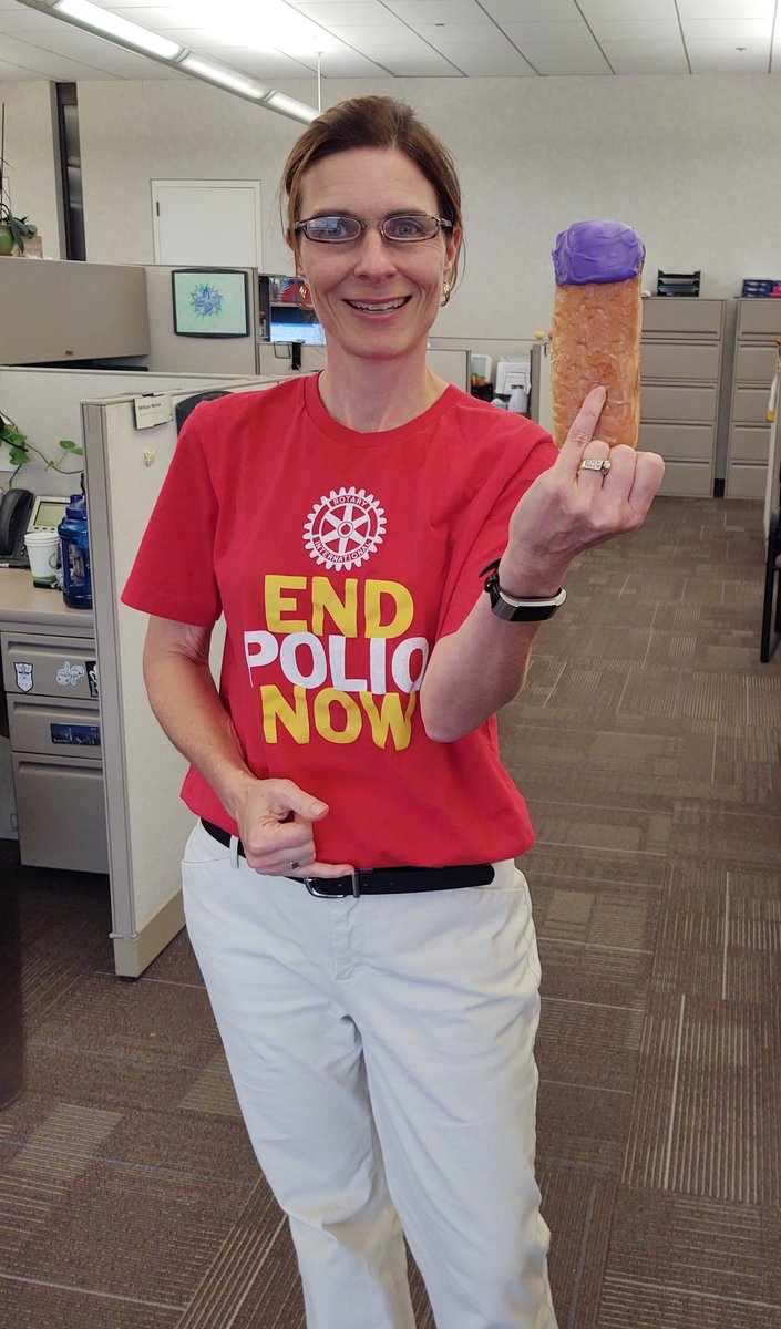 kris_tsau's tweet photo. A good excuse to indulge in  delicious #DunkinDonuts? Yes, please! Shout out to TN @dunkindonuts  for these special #purplepinky donuts which help support @Rotary efforts to #EndPolio ! #WorldPolioDay https://t.co/oIhfgAsMCM