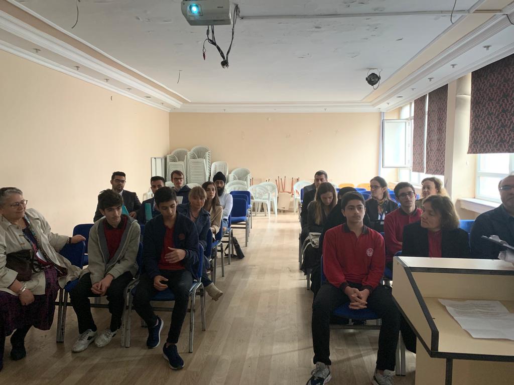 Bugün okulumuzda Suriyeli Öğrencilerimizin eğitimiyle ilgili bilgi alışverişi için Ankaradan gelen Picdes ekibine yaptığımız çalışmalar hakkında bilgiler verildi