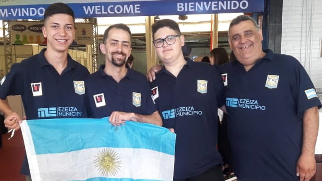 BAeducacion's tweet photo. En la Técnica 1 de #Ezeiza, los chicos crearon un cargador de celulares por inducción 📱 Por su proyecto fueron elegidos para participar en una #FeriaDeCiencias en #Brasil 👉 https://t.co/eCW9P2FQKB https://t.co/MwzuejhGqe