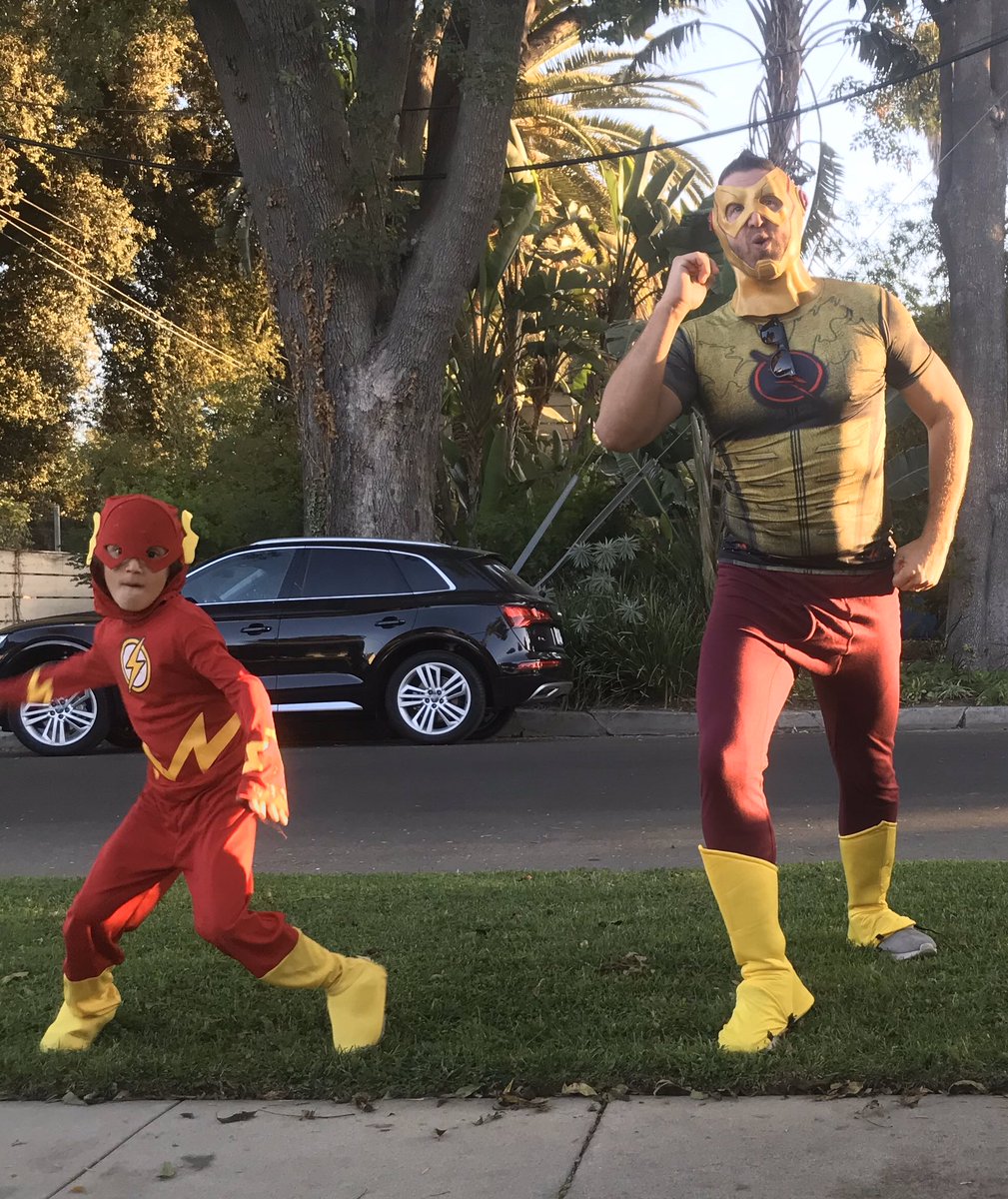 MeandFelixBae's tweet photo. flash + Kid Flash!!! https://t.co/4V5QT3c3Z6