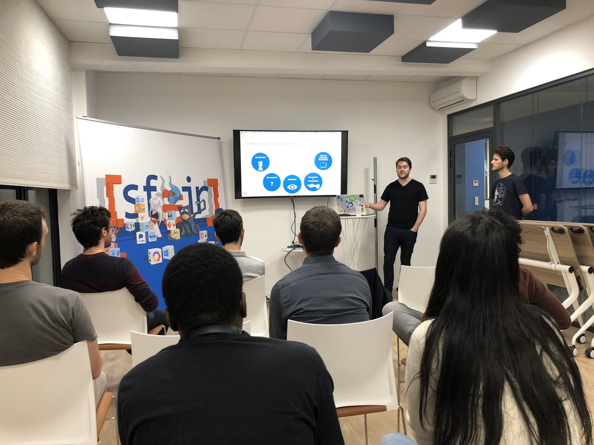 SFEIRLille's tweet photo. Reprise des #sfeirshare à s'barraque ! Soirée halloween avec une sujet effrayant 🧛♂️ la #data et le #MachineLearning #terrine #biere #geekslive https://t.co/N1fctQIVt8