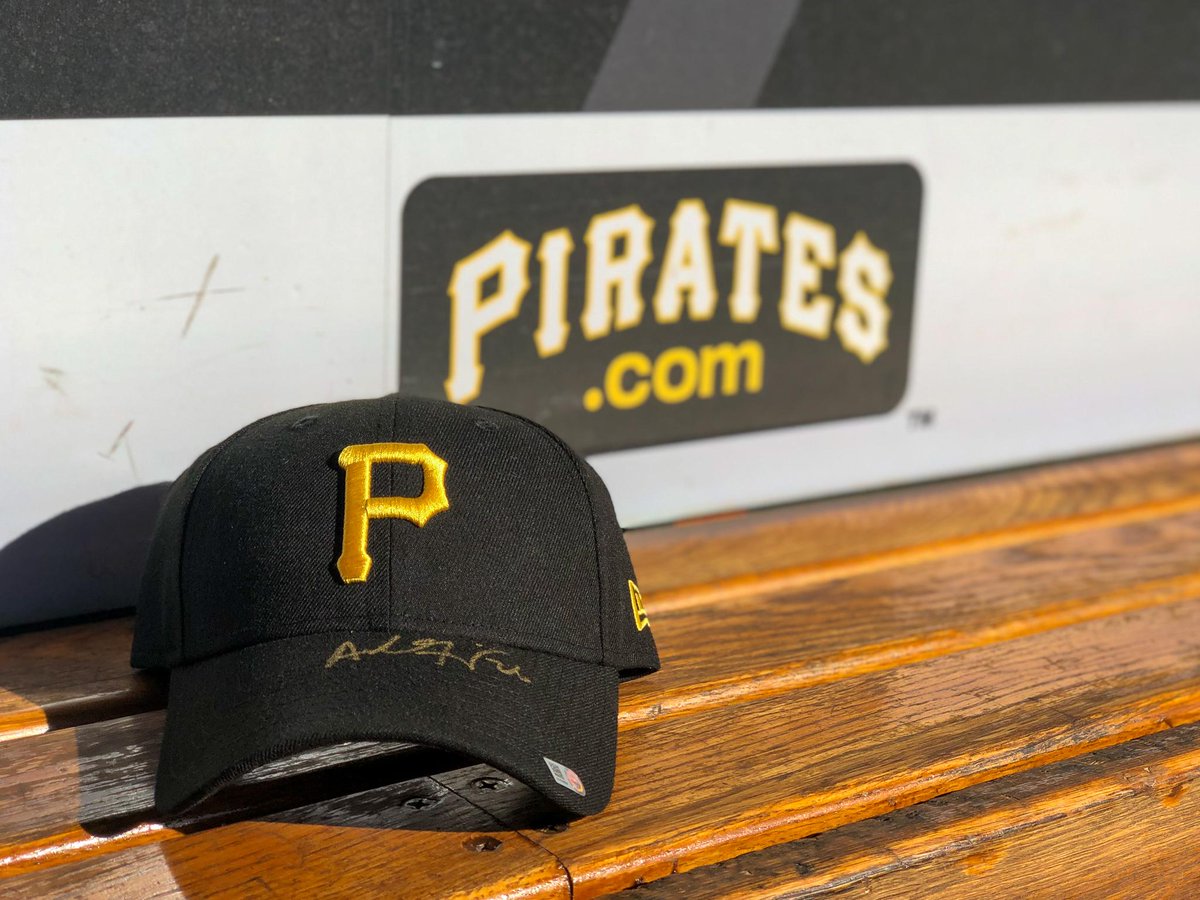 Pirates's tweet image. RETWEET THIS now for a chance to win a hat signed by #GoldGlove finalist, Adam Frazier!