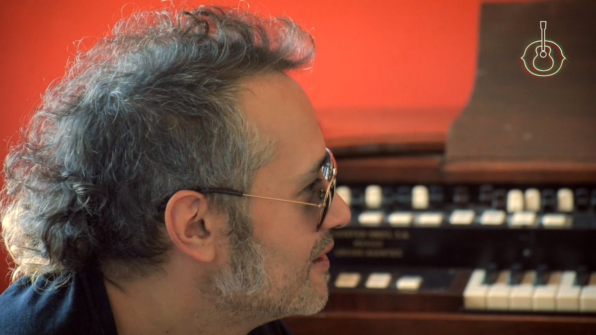 No sé donde acabará 🎤Yeee, yeee🎤 esta vida tan normal...
#latrola #disconuevo #latumba de los hombres ilustres.