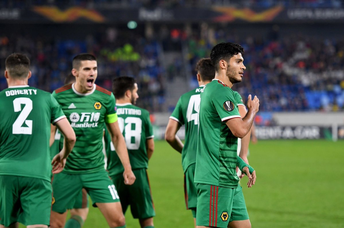 SystemFoot's tweet photo. [#UEL🇪🇺] #Wolverhampton s’impose 2-1 dans la difficulté face au #SlovanBratislava !

⚽️ #Sporar 11’

⚽️ #Saiss 58’
⚽️ #Jimenez (pen) 63’ 

#SLOWOL https://t.co/98ajxm91UV