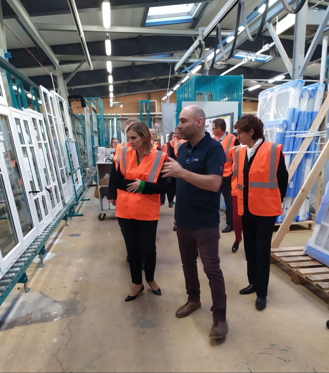 Prefet23's tweet photo. Aujourd'hui la #Préfète23 recevait dans la #Creuse, @AgnesRunacher. Dans le cadre de ce déplacement consacré a la reconquête industrielle, Mme la Secrétaire d'État a visité deux entreprises #Atulam et @Sauthon_Baby
#VisiteMinistérielle https://t.co/11idpG27B2