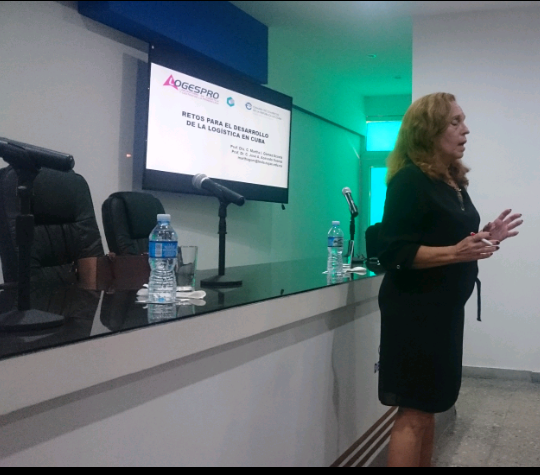 Fructífico intercambio en la @CamaraComercio8 sobre "Retos de la Logístca en Cuba". <a href="/LogesproCujae/">LOGESPRO</a> difundiendo el conocimiento sobre #logístca