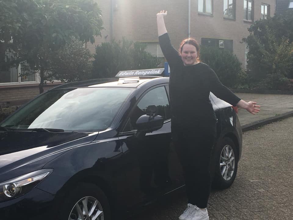 Dagmar Jonkers gefeliciteerd met je behaalde autorijbewijs !!

edwinrengelink.nl