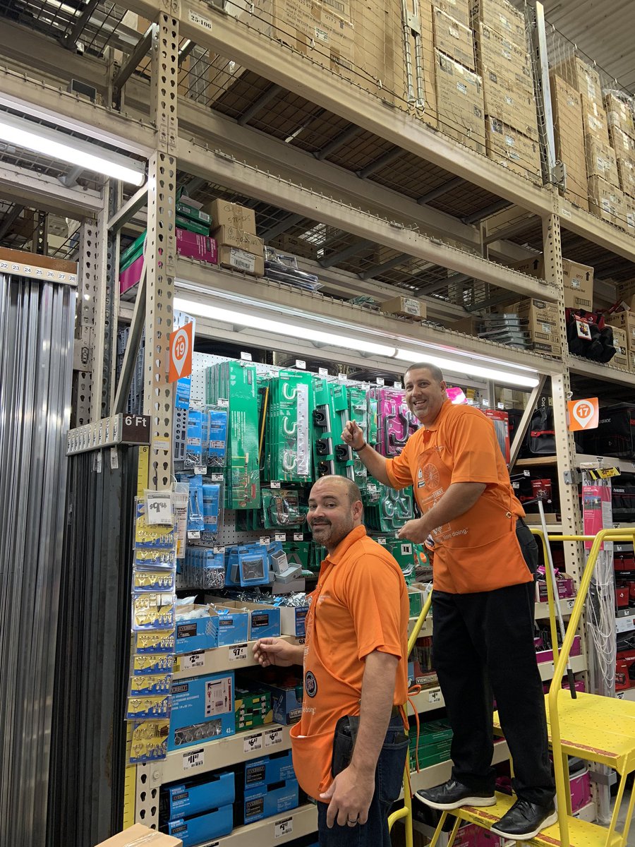 LeeChan54990651's tweet photo. Great partnership goes out to ASM Greg and Shane for helping pack out crown bolt #midsouthONEHD @MetD132 @deborah_rambo @ChrisDurand_HD @BlakeOlivierHD @CovingtonHd0358 https://t.co/xThNv5GIIH