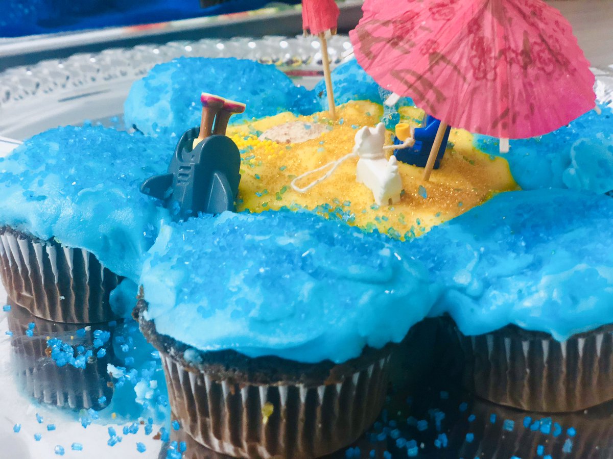 DummettRamon's tweet photo. Our students were divided into teams and were given 15 minutes to decorate some plain cupcakes. Here are the results. 🤩🤩🤩#OneSchoolBarbados #teamwork #CupCake @OneSchoolNA @ShakeiraWaithe @donarene https://t.co/6Xhu1JAYdn