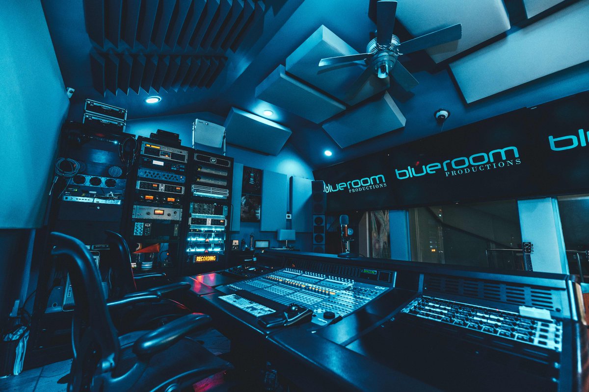 BlueRoomDC's tweet image. Our command center awaits. Schedule a session at our Bethesda location to polish your project to perfection in our state of the art control room. 
-
-
-
-
-
#blueroom #DC #DCmusic #DMVmusic #audio #audioengineer #recordingindustry #bands #studio #studiolife #singer #hiphop #pop