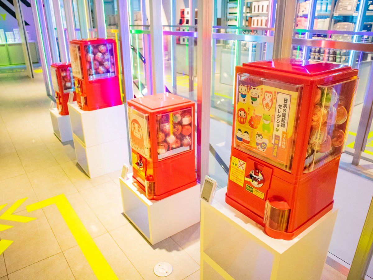 Fashionsnap Com 今日オープン フランフラン新業態は 宇宙のコンビニ 雑貨のほか 初展開となるベビーやキッズ ペット用品を含め約00種を販売します T Co Yrq5dzkkgh