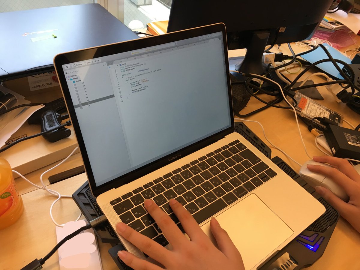 De School フリースクール とあるお子さんがunityでコーディングを自習中です Unityとは ゲームの統合開発環境のことです ゲーム制作や 色々な用途で商業利用もされているんですよ こちらのお子さんは Scratchでゲームを制作した経験をunity