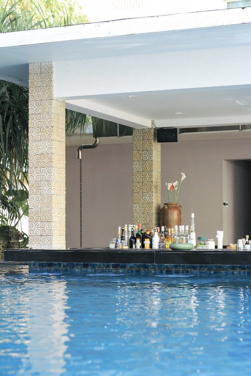 Lily Pool Bar is where you should be this afternoon 🍸🍺💦

#BintangKutaHotel 
#Hotel 
#Bali 
#holiday 
#kuta 
#tourism