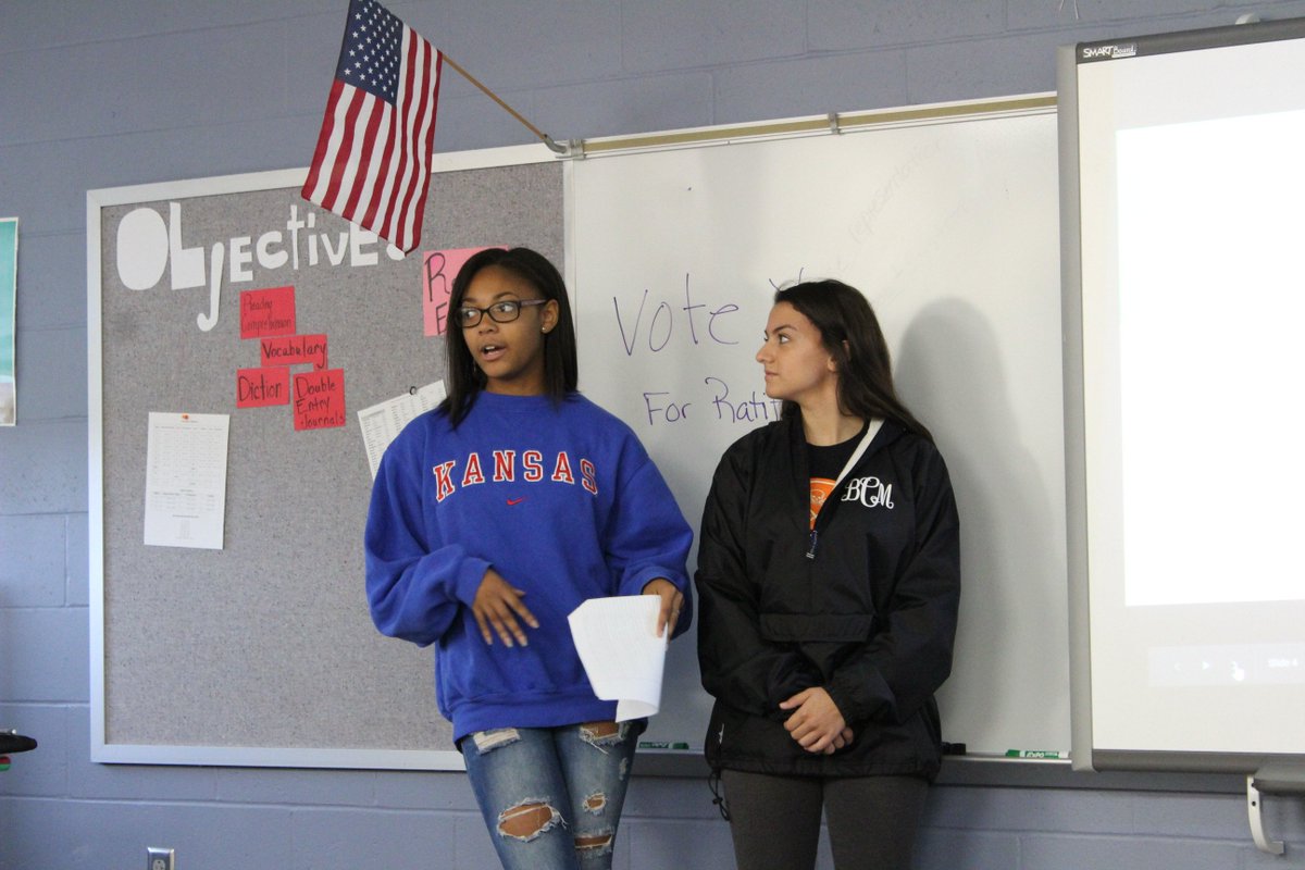 PlatteCountyR3's tweet photo. This week, @PCHSHalls @PCR3_FPL students presented their proposed Flexible Personalized Learning (FPL) Constitution to building and district leaders as well as their peers. Next week, students will vote on ratification. #PCR3Proud #MeaningfulExperiences #VisionaryLeadership https://t.co/u2ywy9orHG