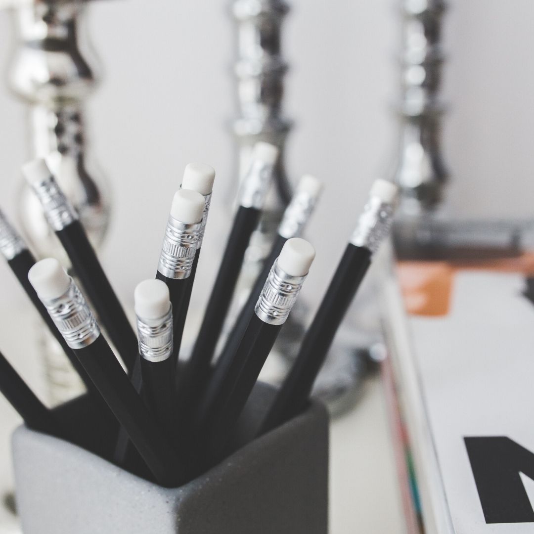 PeekskillGuides's tweet image. Find inspiration from &quot;How We Live&quot; as you work from a life model in the gallery space. Happening at the Hudson Valley MOCA tonight at 7PM. #PeekskillGuides #SuburbanGuides #Peekskill #EventWeekly #Drawing #Art #Contemporary