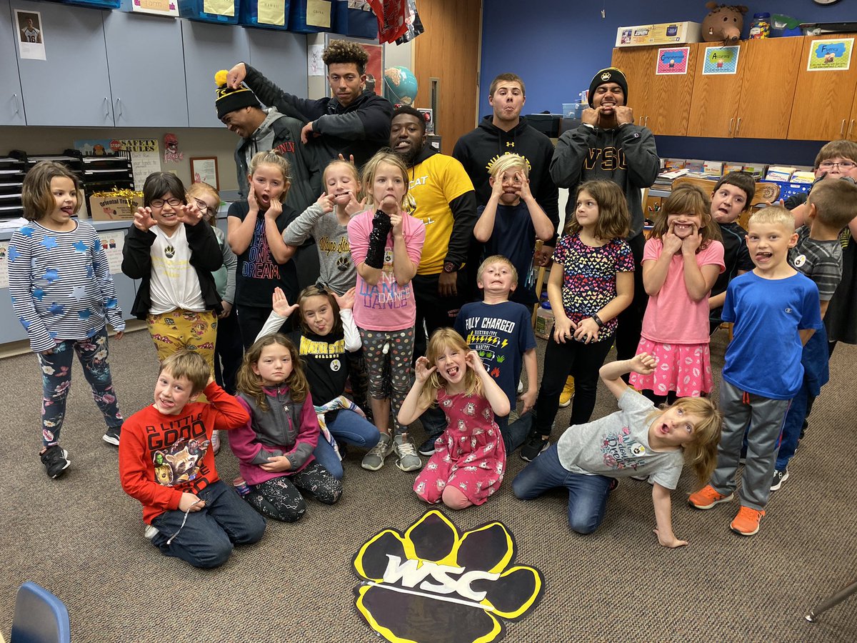 J2LearningIsFun's tweet image. 2nd graders are crazy for @WayneStFootball. Thx to Wildcat coach McCall and running backs Devin, DeShawn, Lorenzo, Noah, and Trevon for letting us #GetToKnowThem and for showing us that they aren’t just great players... they are also nice guys and good role models. #GOCATS