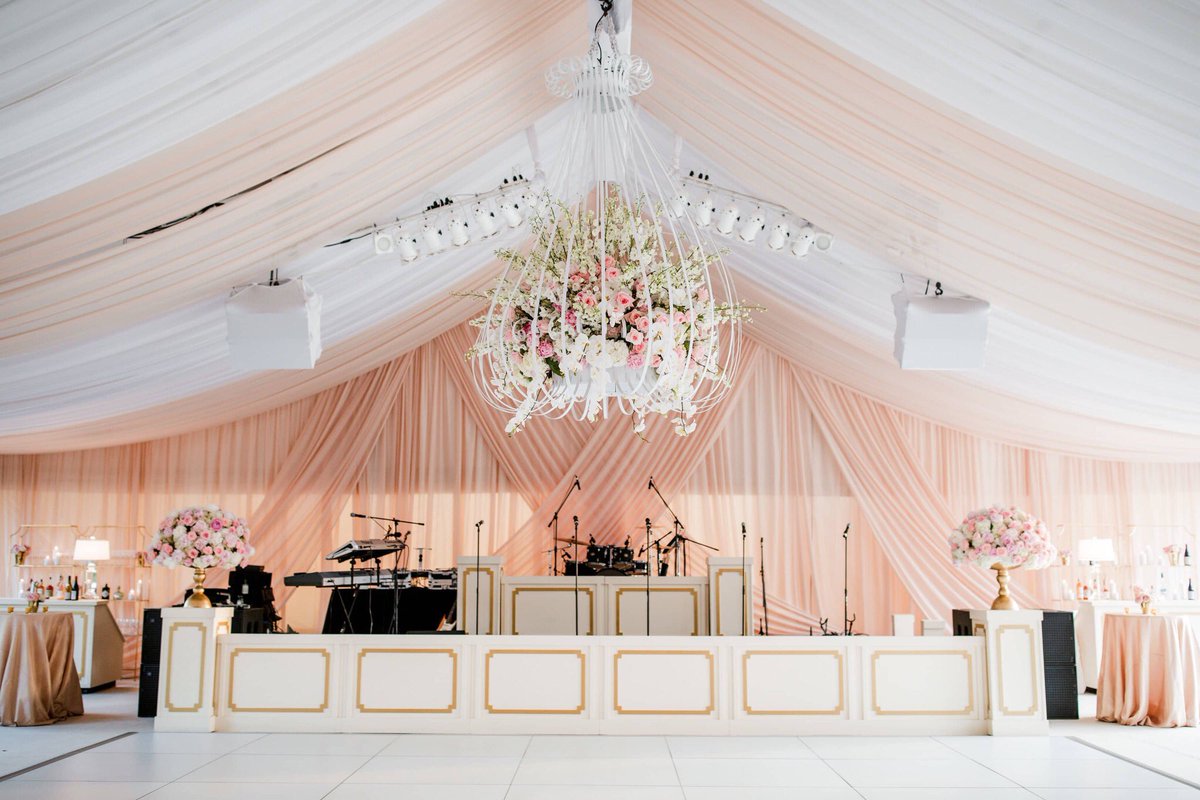 QuestEvents_'s tweet photo. Layer, shape and drape! #questevents #WeddingPlanner #specialevent https://t.co/KFj53o842q