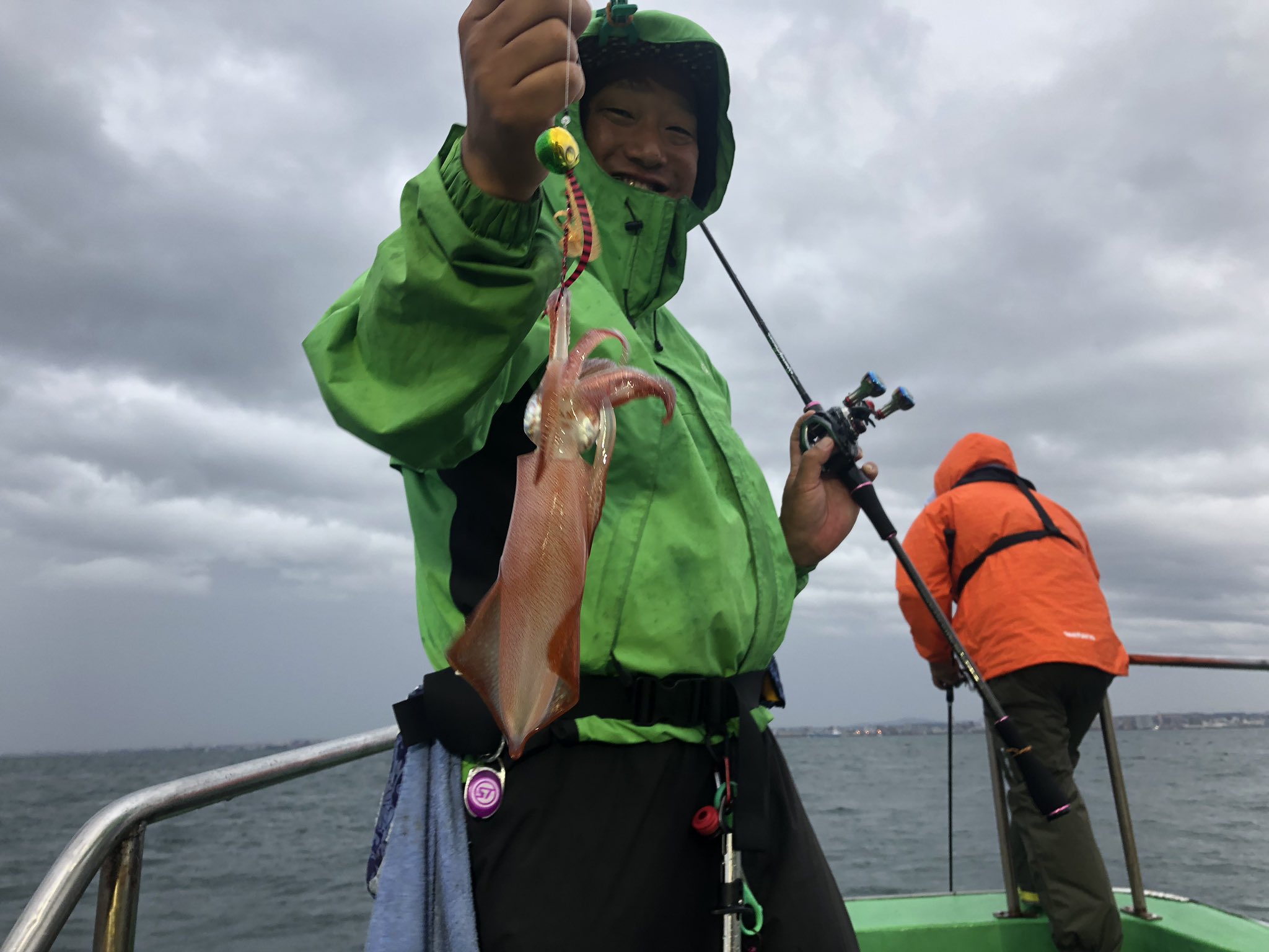 利弥丸 としやまる 釣り船 鯛ラバで今日最初の獲物w アワビ粉入りシリコンネクタイで 明石海峡 鯛ラバ ケンサキイカ 海遊 アワビ粉入り 利弥丸 としやまる 釣り船 鯛ラバで今日最初の獲物w アワビ粉入りシリコンネクタイで 明石海峡 鯛ラバ ケンサキイカ 海遊 アワビ粉入り
