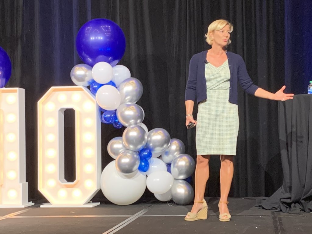 IAMCPSoCal10's tweet photo. Beth Cavanaugh from @Microsoft discussing cultural shift, the importance of getting to know people, making a difference, and the importance of being One Microsoft. #IAMCPSoCal10 https://t.co/yLjWlVdpzN