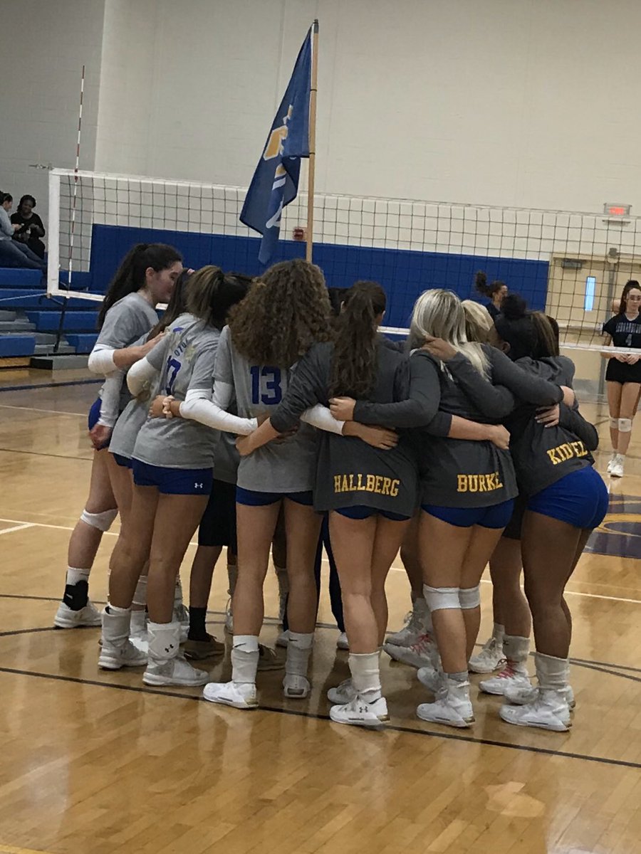 2019 Volleyball Senior Night.  Thank you ladies for your sacfrices, commitment and upholding our traditions.   Game - Set - Match -finish strong <a href="/THECalvertHigh/">Calvert High School</a> <a href="/CalvertHighSS/">CHS Student Section‼️🏈🏀</a>
